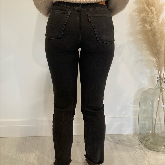 Levi’s black high rise jeans - Picture 3 of 6